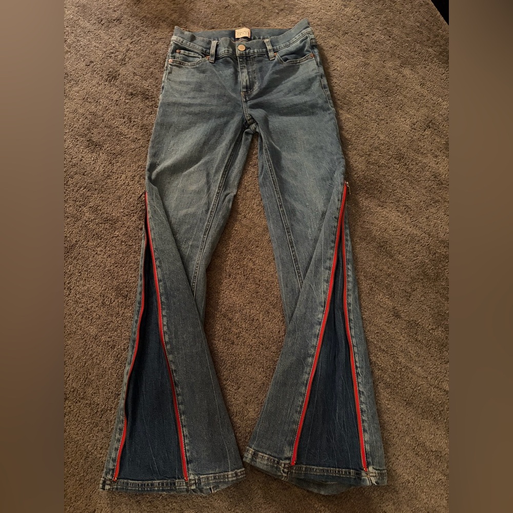 Alice + Olivia Rey side zipper wide leg Jean size 27 like new